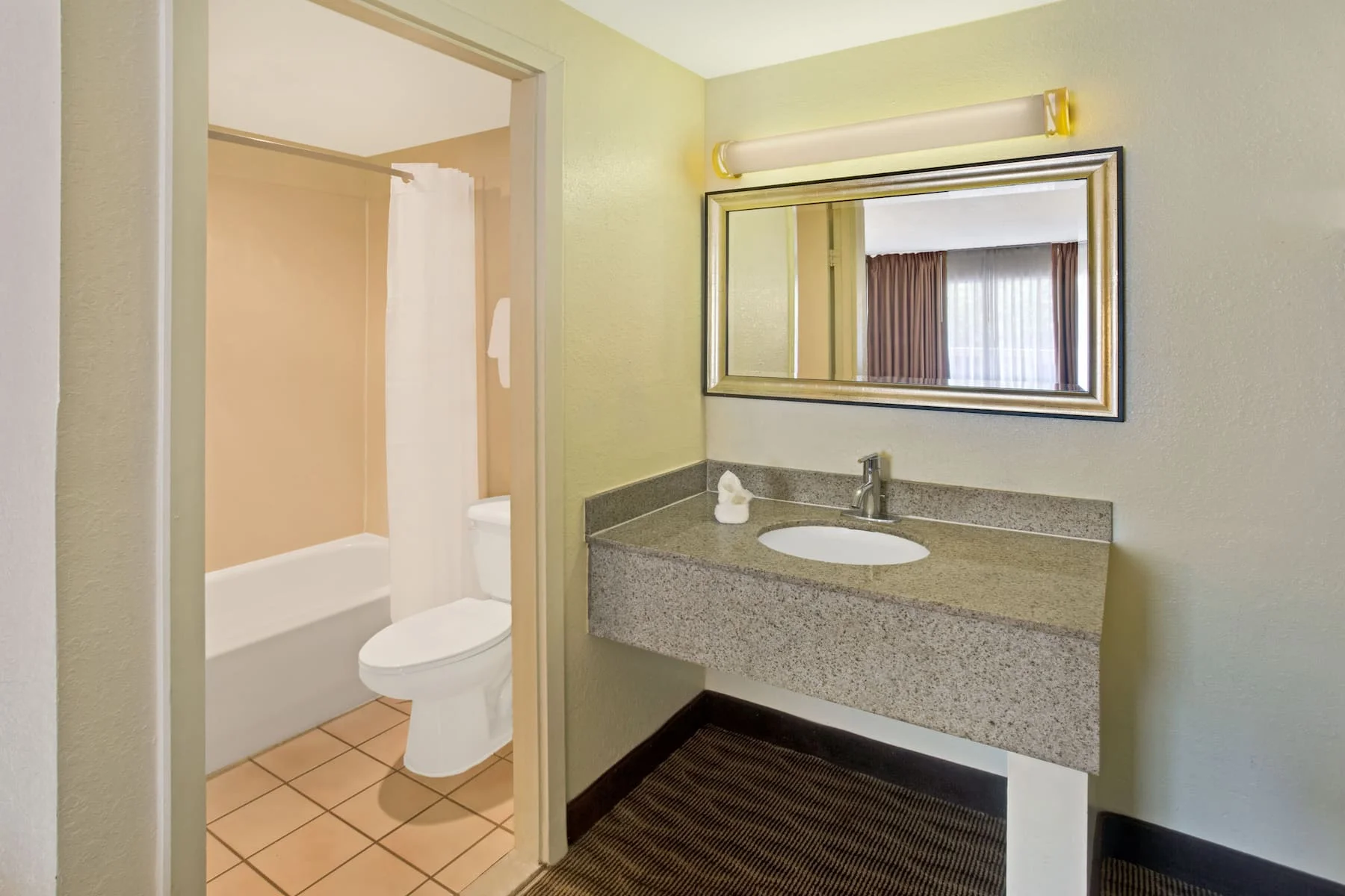 Deluxe Guest Room